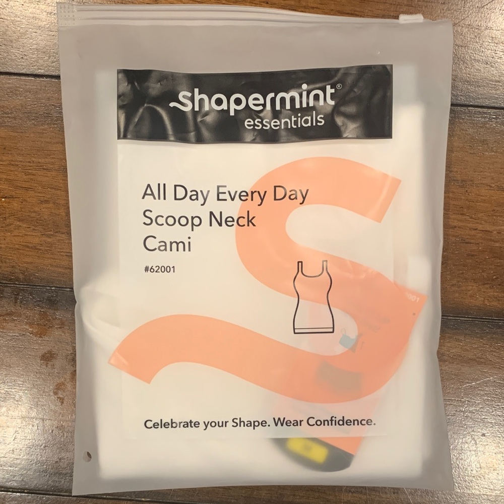 Shapermint Essentials White Scoop Neck Cami